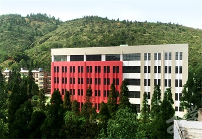 雲南(nan)省電(dian)子(zi)信(xin)息高(gao)級技(ji)工(gong)學(xué)校